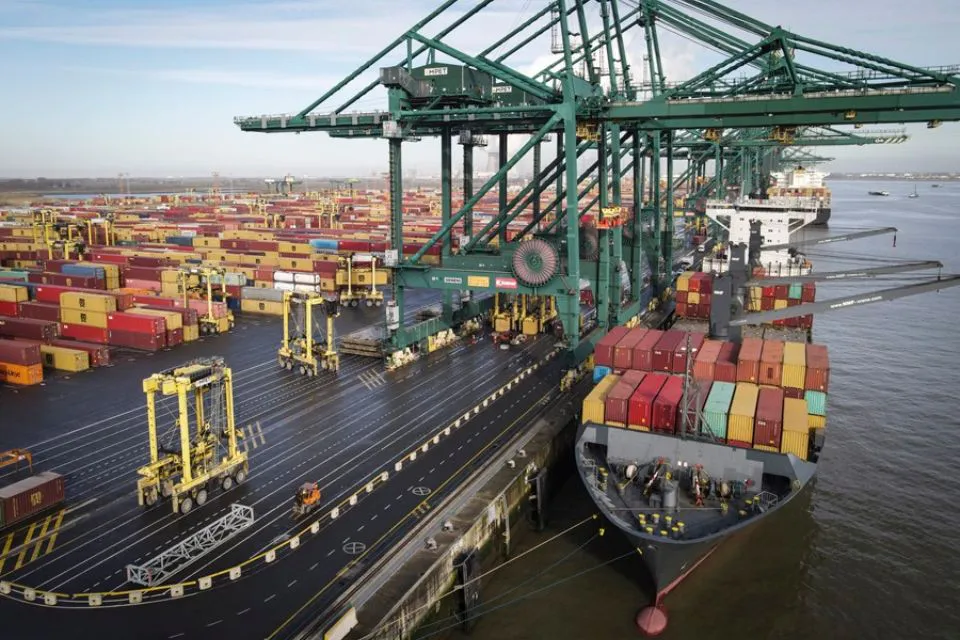 uno de los puertos comerciales de la Unión Europea-aranceles-Donald Trump- EFE/Olivier Hoslet