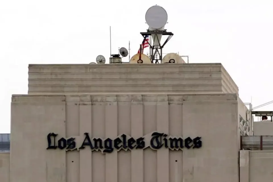Logo del diario Los Angeles Times|EFE Andrew Gombert Los Angeles Times advirtió de los peligros de la Inteligencia artificial y su sistema de IA genera una respuesta  