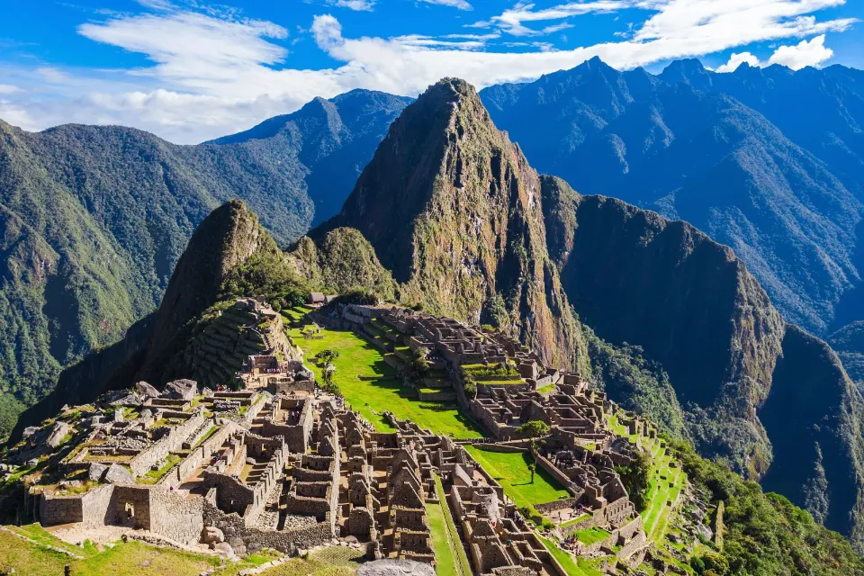 Machu Picchu está en riesgo debido a la sobrecarga turística  Machu Picchu está en riesgo debido a la sobrecarga turística 
