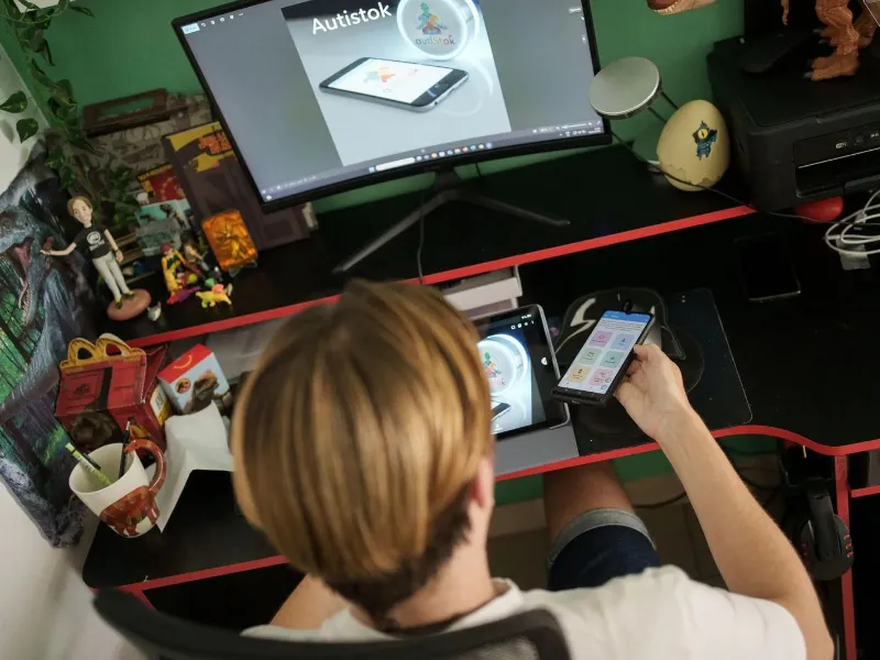 Daniel Comín, un joven diagnosticado con autismo moderado ha desarrollado AutiStok|Foto: EFE/Ramón de la Rocha AutiStok: tecnología desarrollada por un joven autista