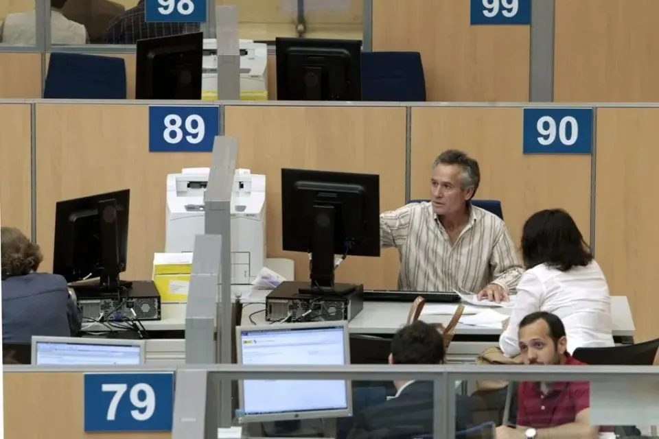 Delegación de Hacienda de Guzmán el Bueno, en Madrid|Foto: EFE/Ángel Díaz Hacienda pagará en 2025 el importe pendiente a los antiguos mutualistas