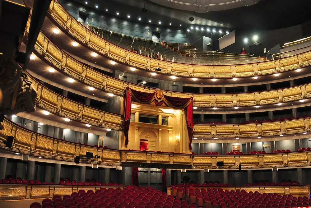 Vista de la sala principal del Teatro Real. Foto: Wikimedia Commons