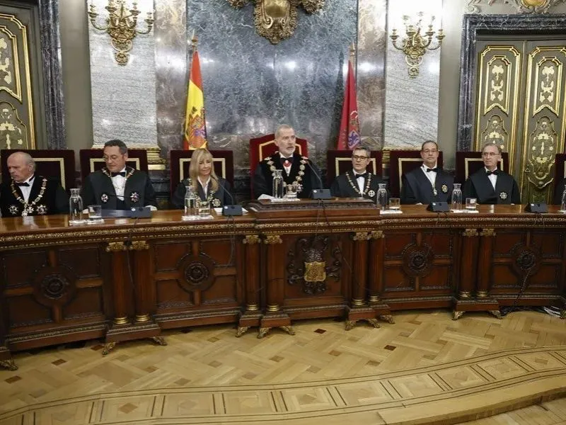Felipe VI junto a Álvaro García Ortiz y la presidenta del Tribunal Supremo y el CGPJ, Isabel Perelló|Foto: EFE/Chema Moy