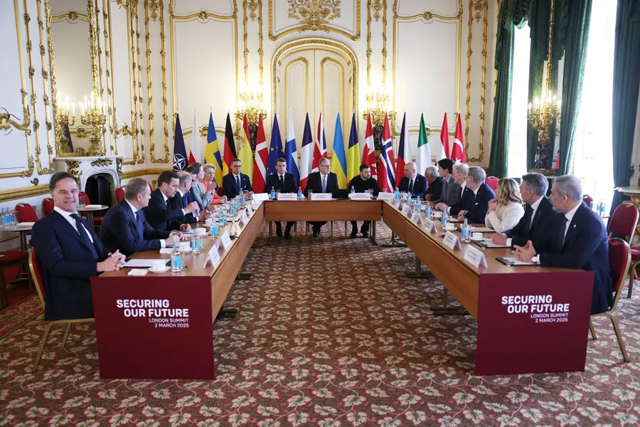 Reunión con los líderes europeos en la cumbre sobre Ucrania en Londres. EFE/EPA/Neil Hall/Pool Líderes de varios países europeos se reunieron, por primera vez, este domingo para coordinar esfuerzos que garanticen la seguridad de Ucrania
