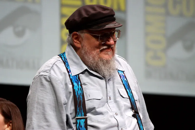 George R. R. Martin, creador de la saga literaria "Canción de hielo y fuego"|Foto: Flickr / Gage Skidmore