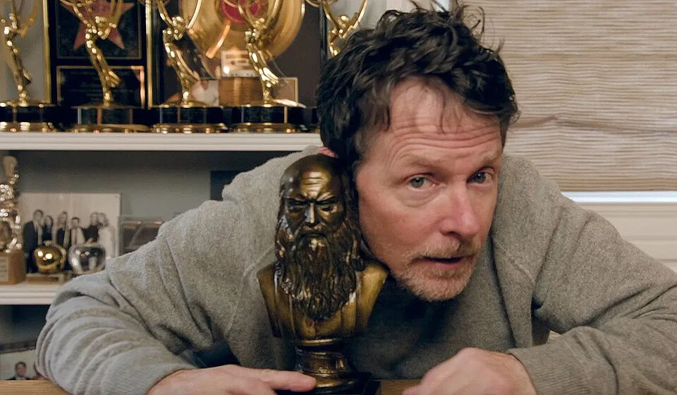 Michael J. Fox en con su premio del Festival Internacional de Cine DaVinci|Foto: www.davincifilmfestival.com