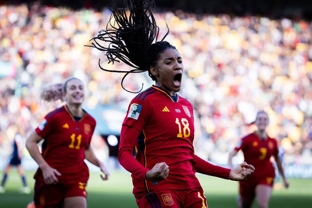 Mundial-de-Futbol-Femenino-Salma-Paralluelo-la-heroina-de-la