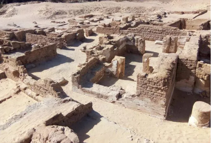Ciudad antigua desenterrada en Ain al-Kharab, Egipto|Foto: Ministerio de Turismo y Antigüedades de Egipto