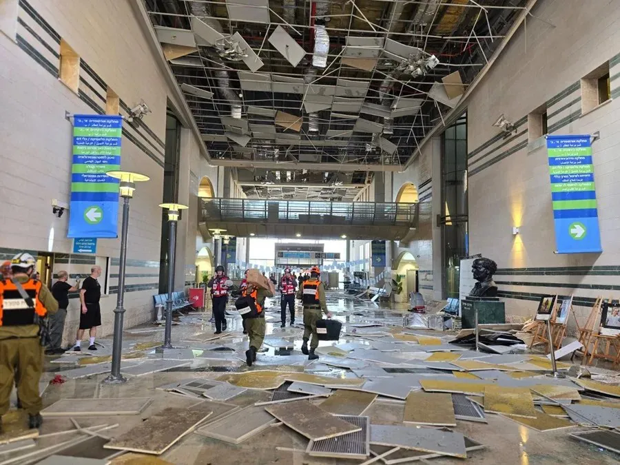 Destrozos causados en un hospital en la región de Beersheva, sur de Israel|Foto: EFE/Bomberos del Hospital de Beersheva