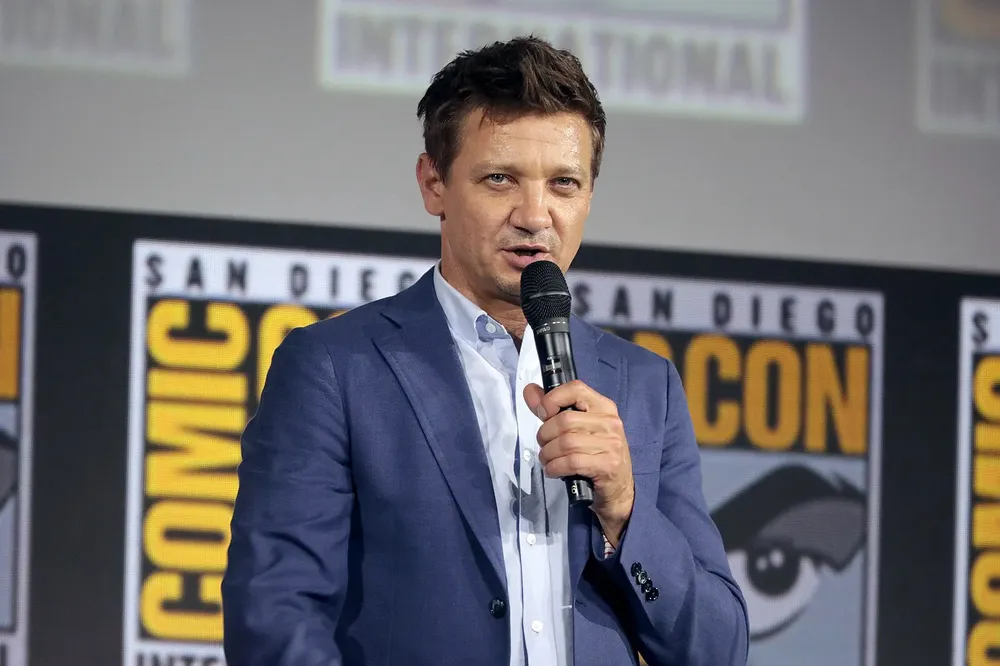 Jeremy Renner niega acusaciones de abuso sexual y amenazas|Foto: Wikimedia Commons