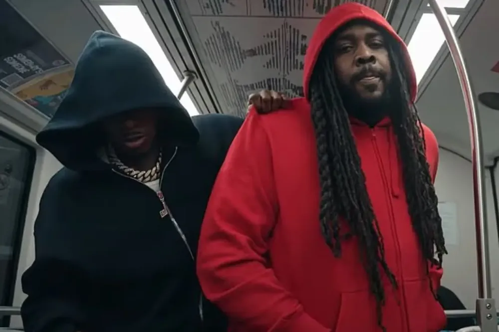 DaBaby (izquierda) recreó el asesinato de Iryna Zarutska en su video musical para 