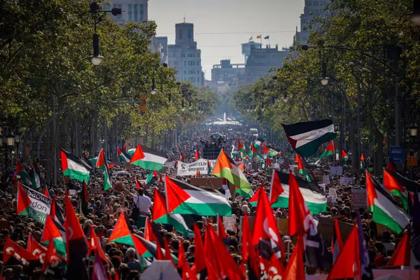 Miles de personas manifestaron en favor de Palestina este sábado 4 de octubre | Foto: Kike Rincón/ Europa Press