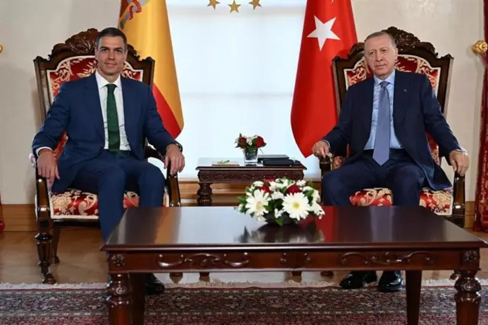 El presidente Pedro Sánchez, y el presidente de Turquía, Recep Tayyip Erdogan|Foto: Europa Press/Pool Moncloa/Borja Puig Sánchez se reúne con Erdogan y reconoce el papel mediador de Turquía en Ucrania y Gaza

