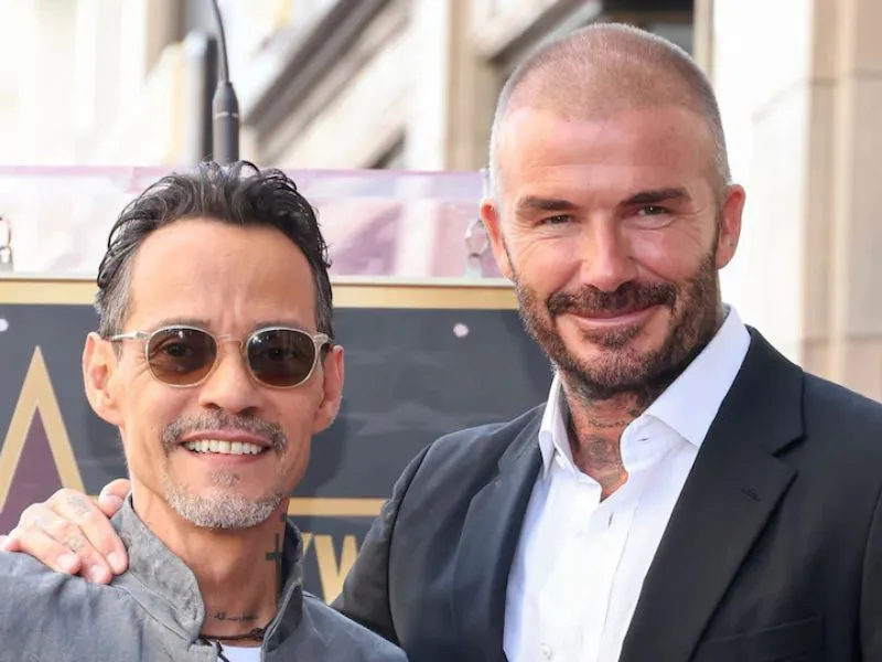 marc-anthony-declaraciones-familia-beckham-boda-brooklyn-nicola-peltz|Foto: Hola.com/Getty Images Marc Anthony responde con contundencia a las acusaciones de Brooklyn Beckham sobre su boda. Defiende a David y Victoria calificando la situación de