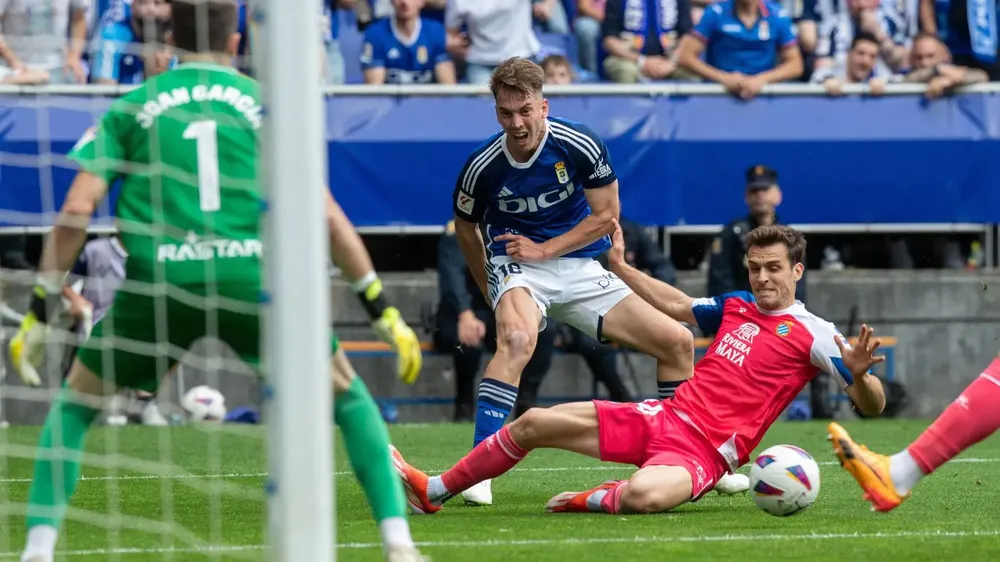 Real Oviedo se quedó con el primer partido del anhelado ascenso a La Liga
