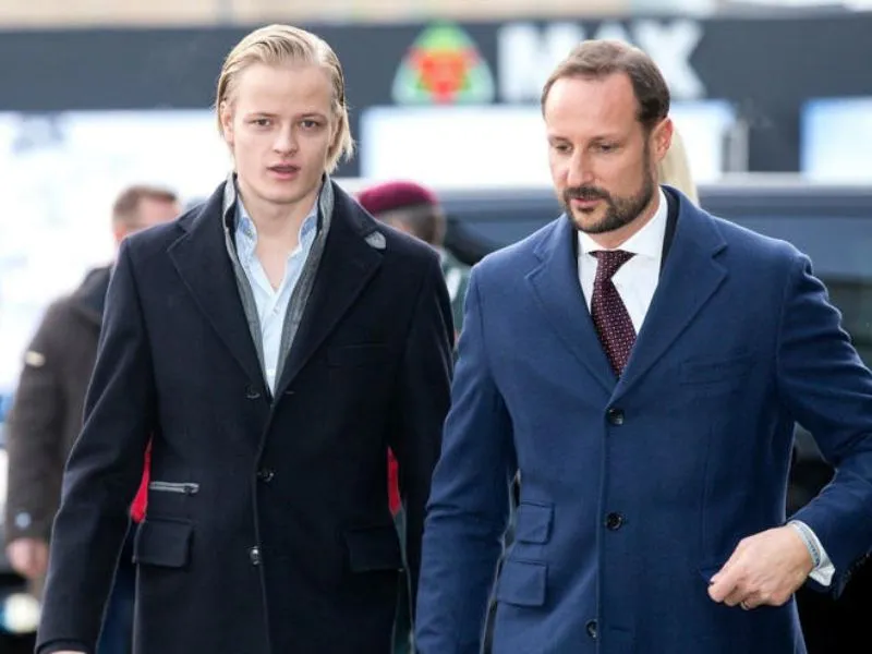juicio-marius-borg-noruega-declaracion-haakon-tribunal-oslo|Foto: Hola.com/GTRES  El nombre del príncipe Haakon de Noruega aparece en el juicio contra su hijastro Marius Borg. Claves de la declaración por violación y tráfico de drogas