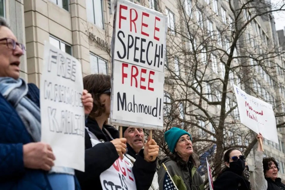 Manifestantes ante la sede del ICE en Washington DC (EEUU)|Foto: EFE/EPA/Graeme Sloan