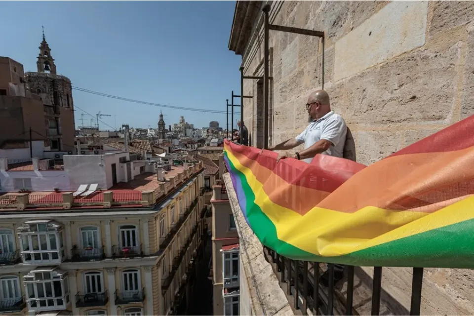 lgtbi bandera en administraciones públicas EFE