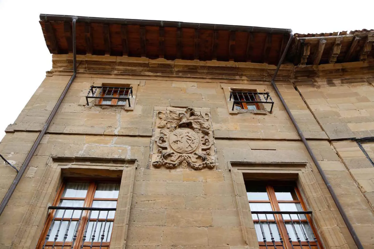 Detalle del escudo de una casa señorial de Briñas - Foto Ayuntamiento de Briñas