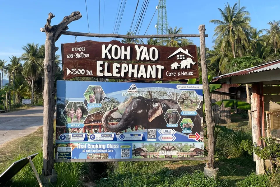 Tailandia - elefante Cartel a la entrada del centro 'Koh Yao Elephant Care' tras el suceso. EFE/Brian Bujalance