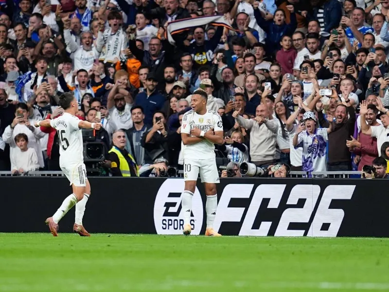 El Real Madrid vence al Barça y se afianza como líder de LaLiga|Foto: Europa Press/Dennis Agyeman/AFP7 Real Madrid venció 2-1 al FC Barcelona en el Clásico con goles de Mbappé y Bellingham. Polémica, tensión y liderato blanco en LaLiga EA Sports
