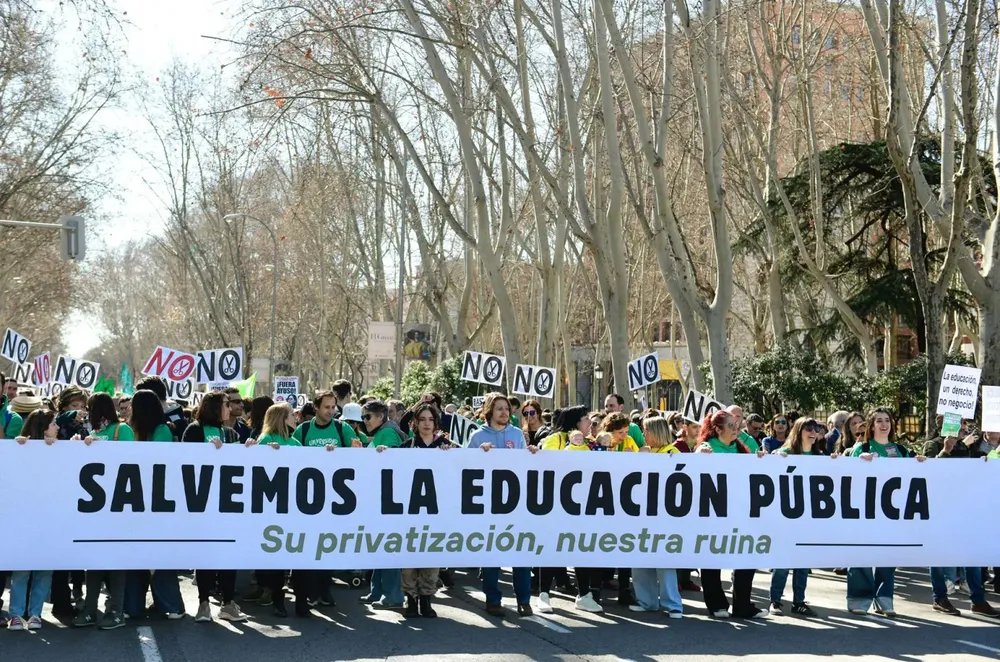 Madrid-se-tine-de-verde-en-defensa-de-la-educacion-publica-y-contra-las-politicas-de-Ayuso