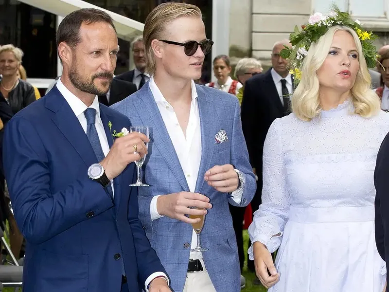 palacio-real-oslo-investigacion-marius-borg-mette-marit-haakon|Foto: GTRES La Fiscalía de Noruega descarta interrogar a los príncipes Haakon y Mette-Marit en el juicio contra Marius Borg. Análisis de las claves jurídicas del proceso