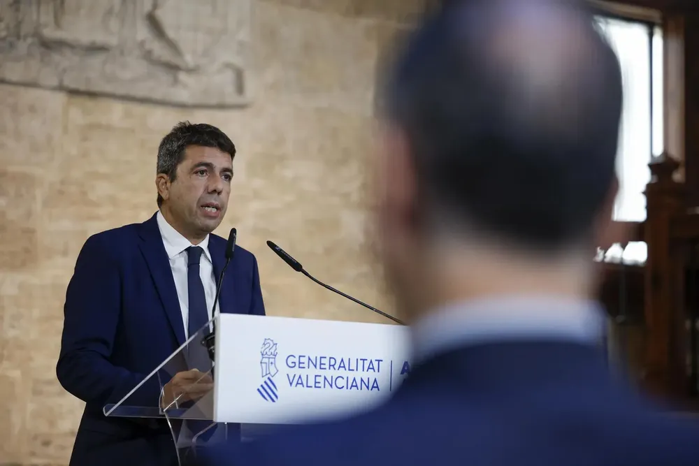 Carlos Mazón dimete | Foto: EFE / Biel Aliño Carlos Mazón durante su comparecencia en Les Corts, momentos antes de anunciar su dimisión como presidente de la Generalitat Valenciana, 