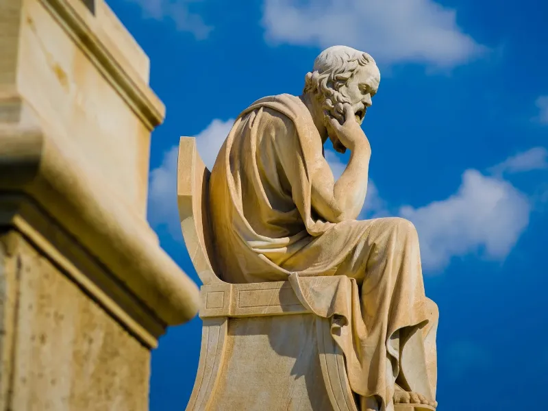 estatua-filosofo-seneca-estoicismo-moderno-bienestar-mental