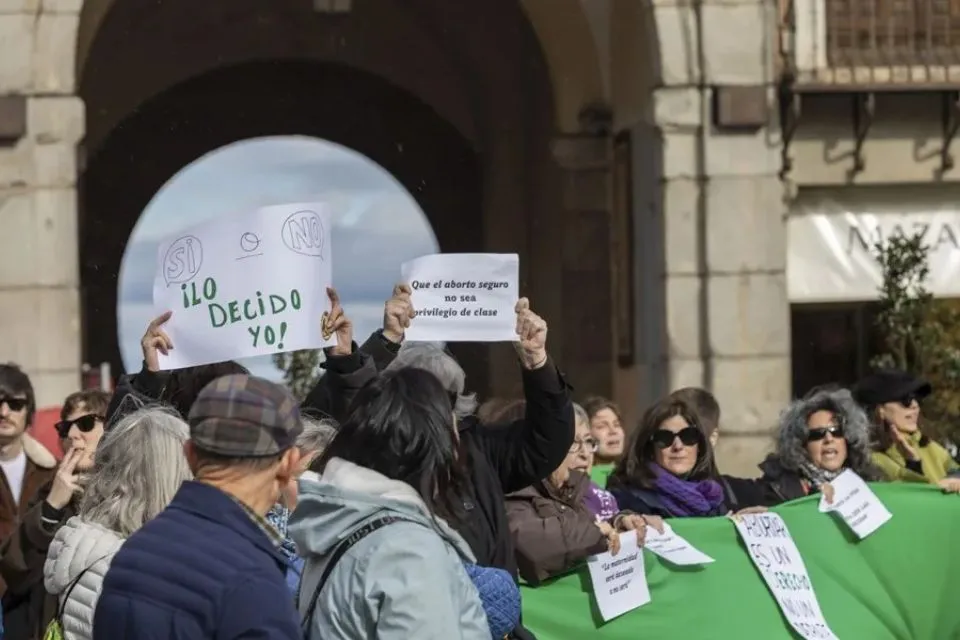 Manifestación en defensa del derecho al aborto|Foto: EFE/Ángeles Visdómine Europa: España es uno de los países que recibe más mujeres para abortar

