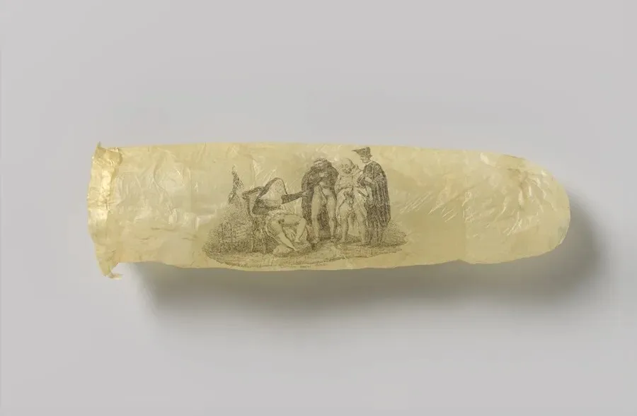 Exhibición de un condón de 200 años en el Museo Nacional de Ámsterdam | Foto: EFE/ Albertine Dijkema El Rijksmuseum de Ámsterdam exhibe a partir de este martes un condón realizado alrededor de 1830, con una estampa erótica. 