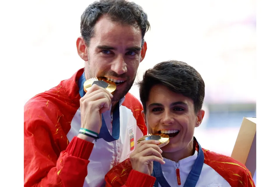 Atletas Alvaro Martín y María Pérez- campeones olímpicos de París - EFE/EPA/Franck Robichon